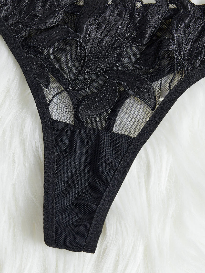 Conjunto de Lingerie Noir Elegance – Renda Bordada & Transparência Sofisticada