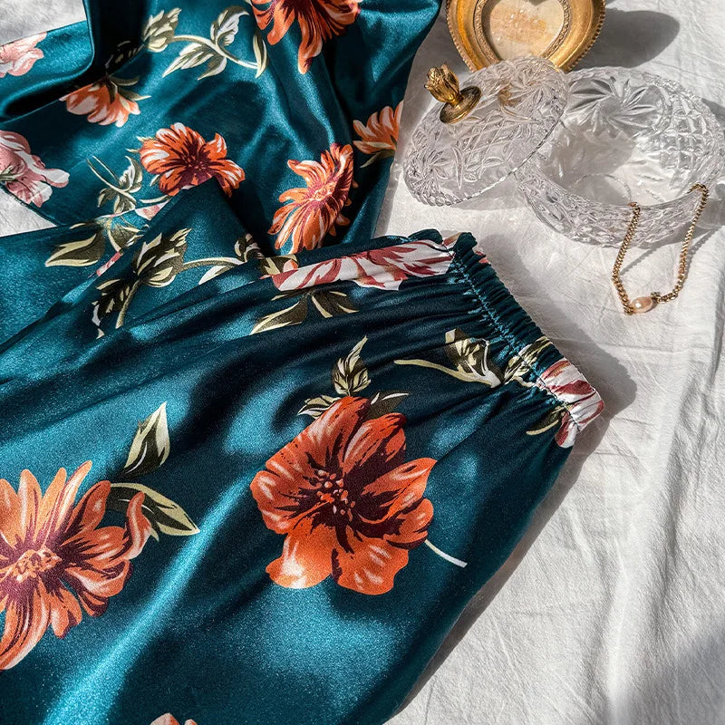 Conjunto Satin Bloom – Pijama Floral de Seda Luxuoso
