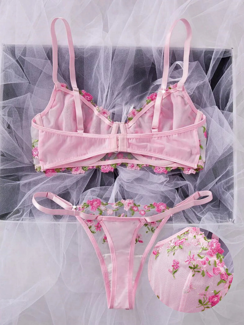 Conjunto Lingerie Rosé Divine – Romance e Sofisticação em Bordado Floral